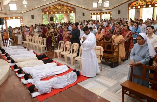 Bishop Francis Serrao ordains 9 deacons